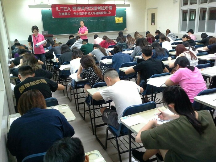 國際英檢考試單位監考中圖片